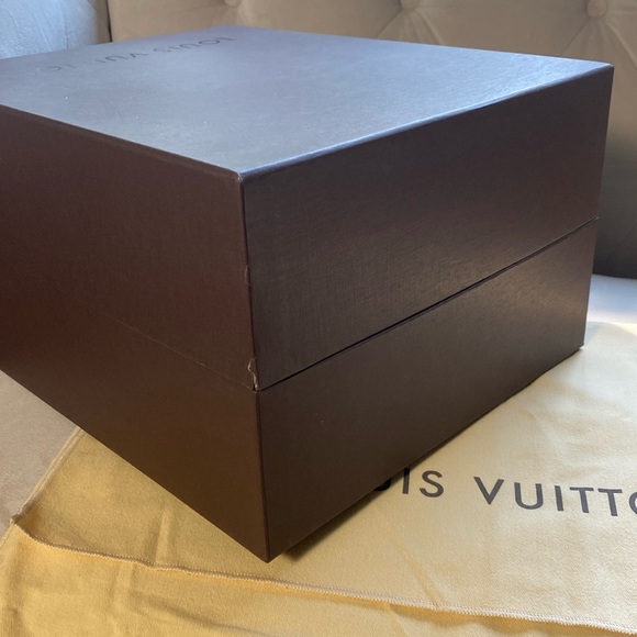 Authentic Louise Vuitton Gift Box, dustcover/bag medium - Picture 9 of 11